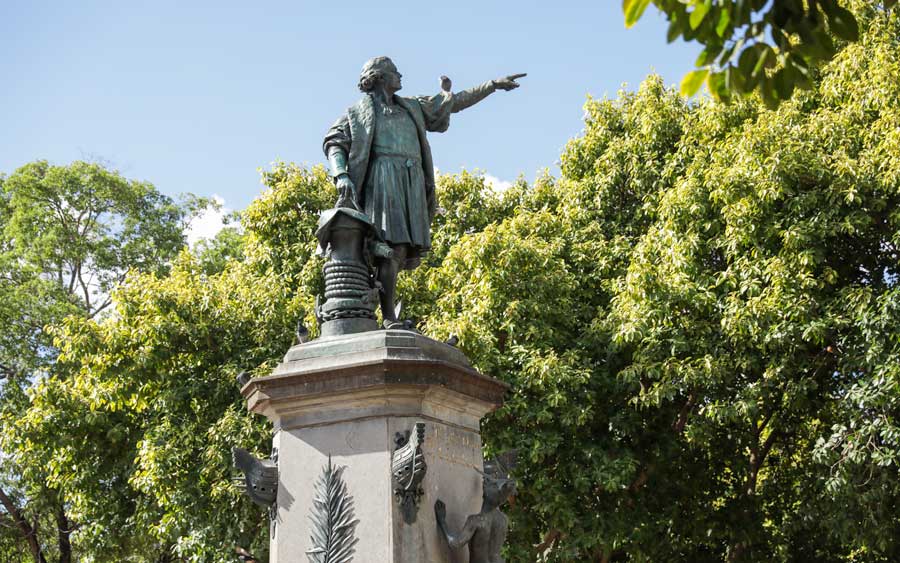 Stature of Cristopher Columbus at Parque Colon.