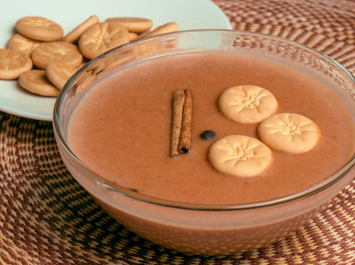 Bowl of Holy Week dessert with crackers.